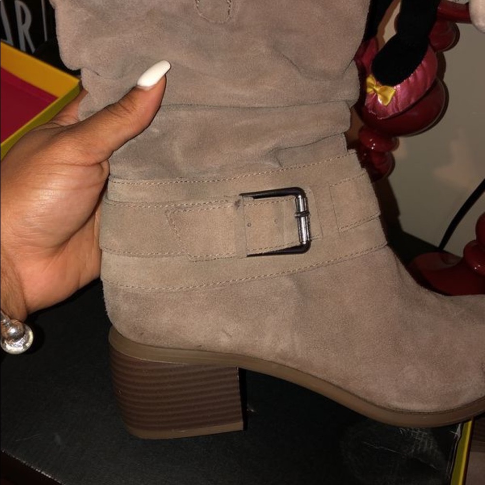 Boots - Picture 4 of 4